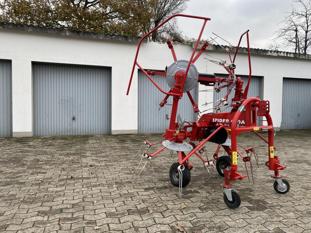 SIP Spider 400A - Šieno grėblys/ Vartytuvas: foto 2 SIP Spider 400A - Šieno grėblys/ Vartytuvas: foto 2