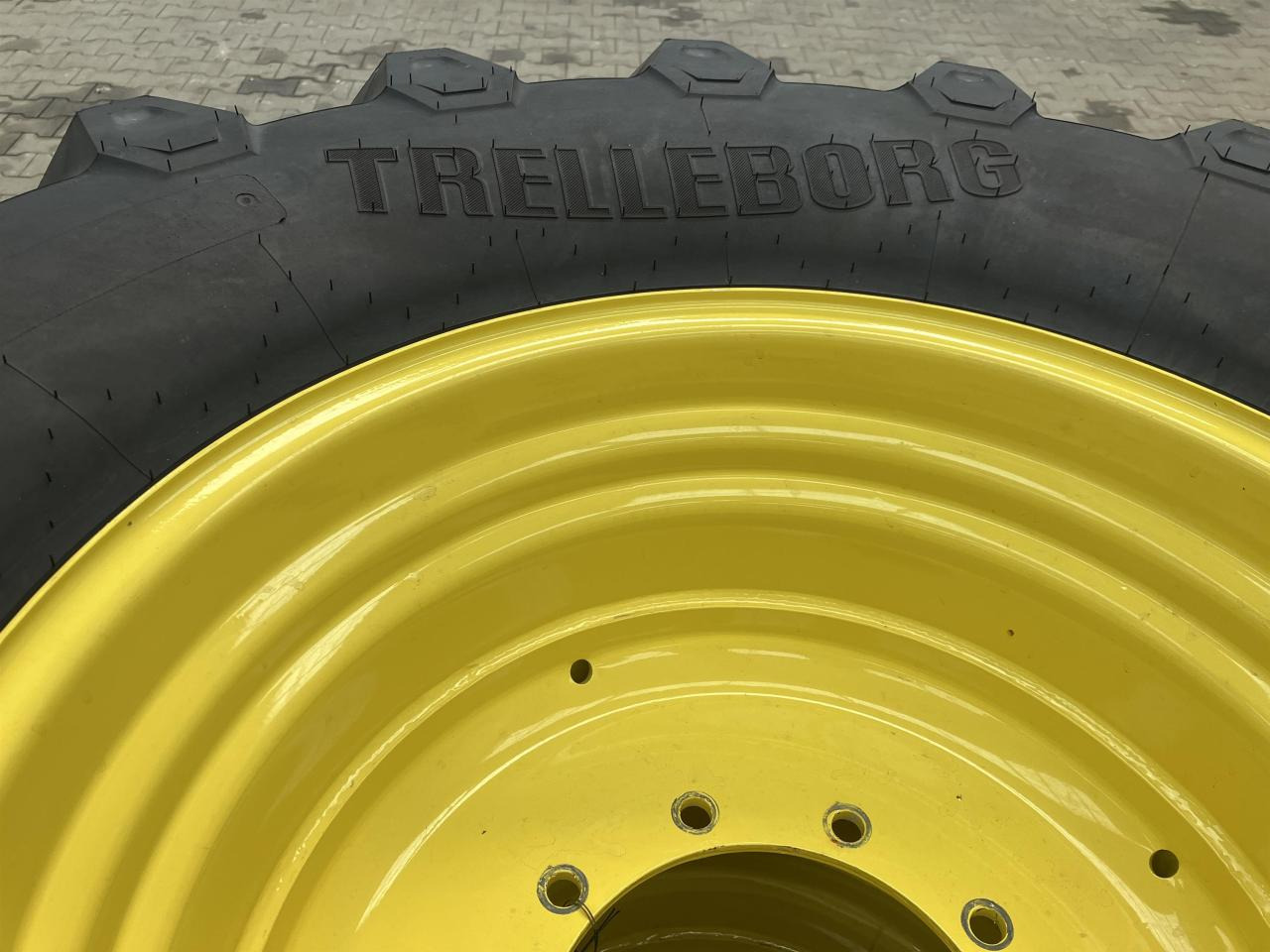 Trelleborg 600/65R28 - Padanga - Žemės ūkio technika: foto 3 Trelleborg 600/65R28 - Padanga - Žemės ūkio technika: foto 3