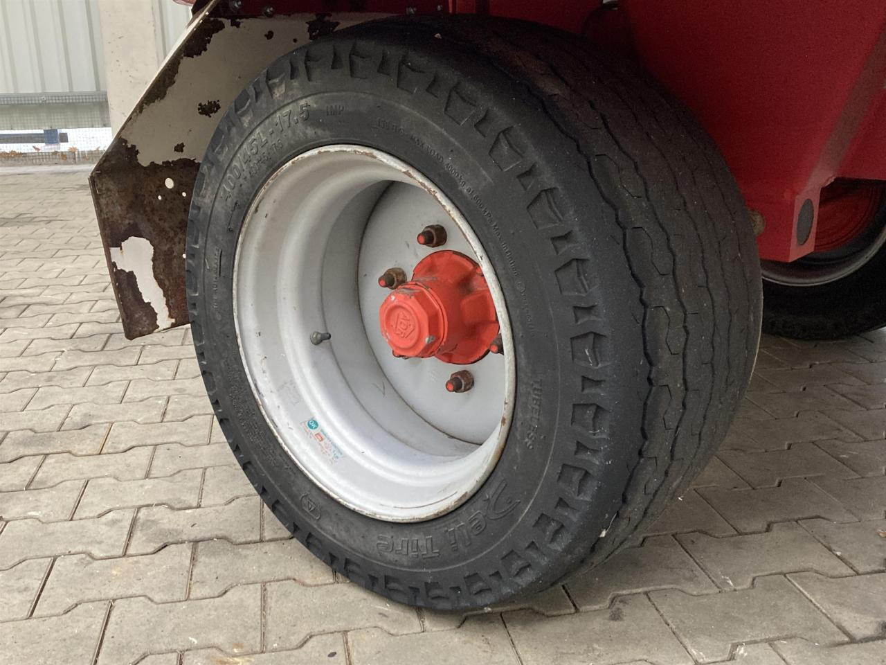 Trioliet Solomix 1 VL 1000 - Pašarų maišytuvas: foto 4 Trioliet Solomix 1 VL 1000 - Pašarų maišytuvas: foto 4