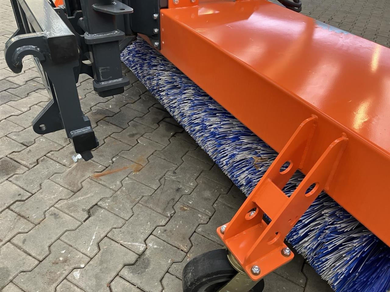 Tuchel Profi 660 - Rotacinė šluota: foto 4 Tuchel Profi 660 - Rotacinė šluota: foto 4