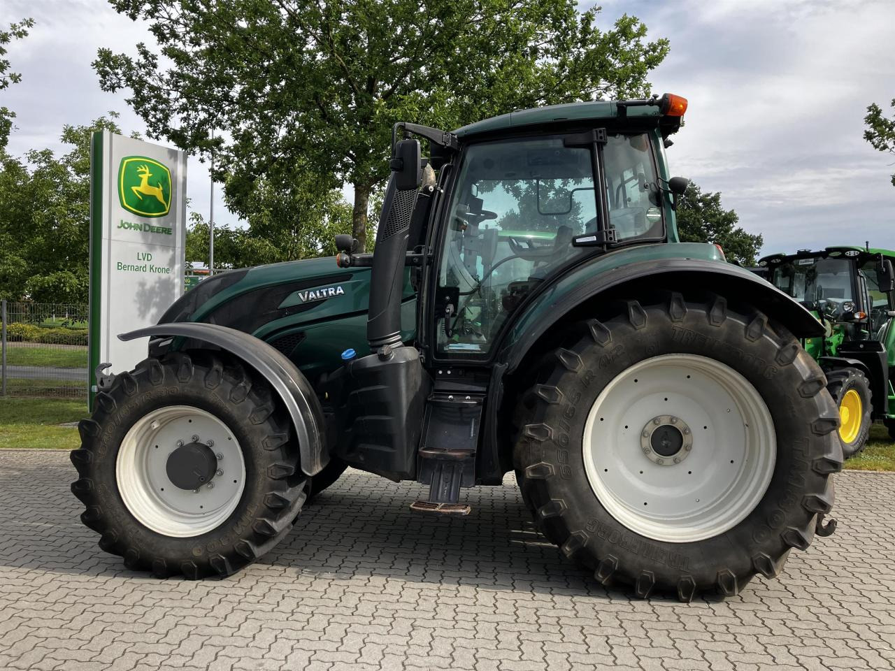 Valtra T174 Versu - Traktorius: foto 1 Valtra T174 Versu - Traktorius: foto 1