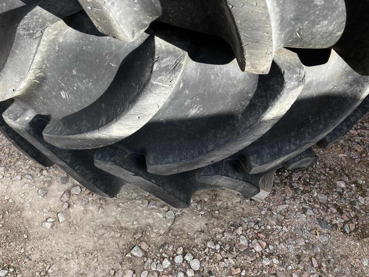 Vredestein 600/70R30 - Padanga - Žemės ūkio technika: foto 2 Vredestein 600/70R30 - Padanga - Žemės ūkio technika: foto 2