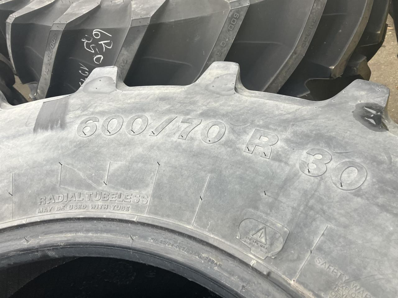 Vredestein 600/70R30 - Padanga - Žemės ūkio technika: foto 5 Vredestein 600/70R30 - Padanga - Žemės ūkio technika: foto 5