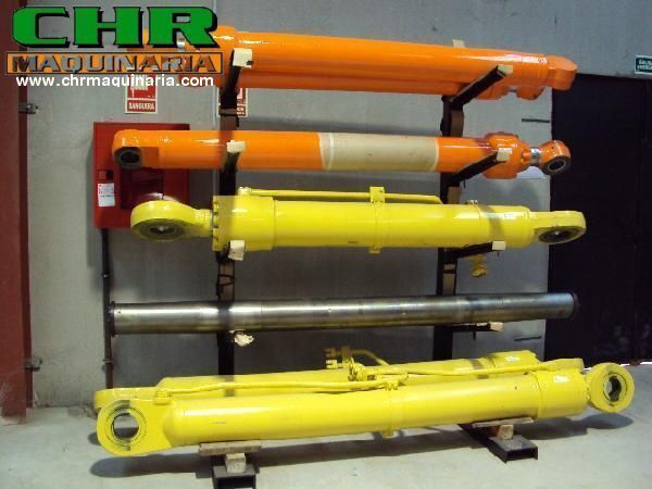 Komatsu PC210-6, PC240-6, PC34 - Hidraulinis cilindras - Ekskavatorius: foto 1 Komatsu PC210-6, PC240-6, PC34 - Hidraulinis cilindras - Ekskavatorius: foto 1