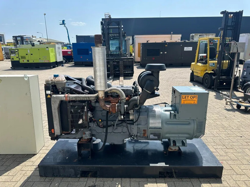 Deutz BF4M 1013 EC Mecc Alte Spa 105 kVA noodstroom generatorset met ATS Automatische Netovername - Elektrinis generatorius: foto 3 Deutz BF4M 1013 EC Mecc Alte Spa 105 kVA noodstroom generatorset met ATS Automatische Netovername - Elektrinis generatorius: foto 3
