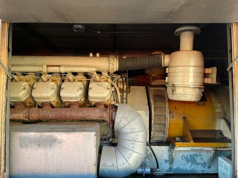 Deutz F12M 716 Bredenoord AEG 250 kVA Silent generatorset op aanhanger - Elektrinis generatorius: foto 5 Deutz F12M 716 Bredenoord AEG 250 kVA Silent generatorset op aanhanger - Elektrinis generatorius: foto 5