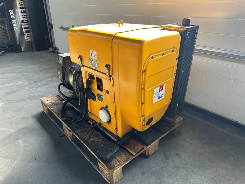 Hatz 2L41C Stamford 17.5 kVA Silentpack generatorset - Elektrinis generatorius: foto 5 Hatz 2L41C Stamford 17.5 kVA Silentpack generatorset - Elektrinis generatorius: foto 5