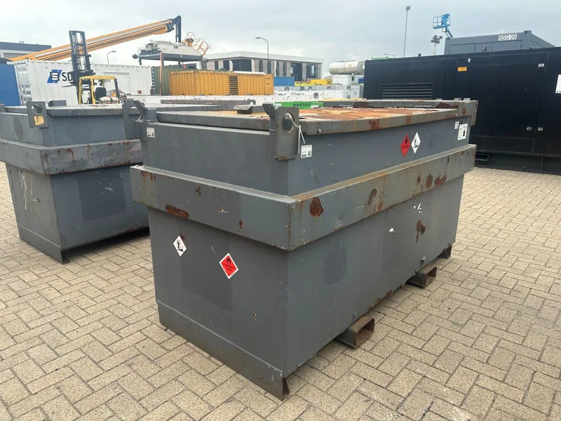 IBC Steenbergen Kiwa IBC 2000 liter dieseltank met handpomp Milieutank - Sandėliavimo talpykla: foto 2 IBC Steenbergen Kiwa IBC 2000 liter dieseltank met handpomp Milieutank - Sandėliavimo talpykla: foto 2