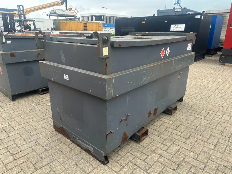 IBC Steenbergen Kiwa IBC 2000 liter dieseltank met handpomp Milieutank - Sandėliavimo talpykla: foto 4 IBC Steenbergen Kiwa IBC 2000 liter dieseltank met handpomp Milieutank - Sandėliavimo talpykla: foto 4