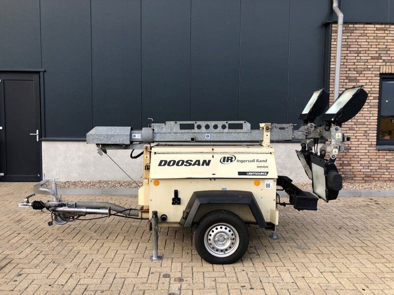 Ingersoll Rand Kubota LT6K 9 meter light tower generator - Apšvietimo bokštas: foto 1 Ingersoll Rand Kubota LT6K 9 meter light tower generator - Apšvietimo bokštas: foto 1