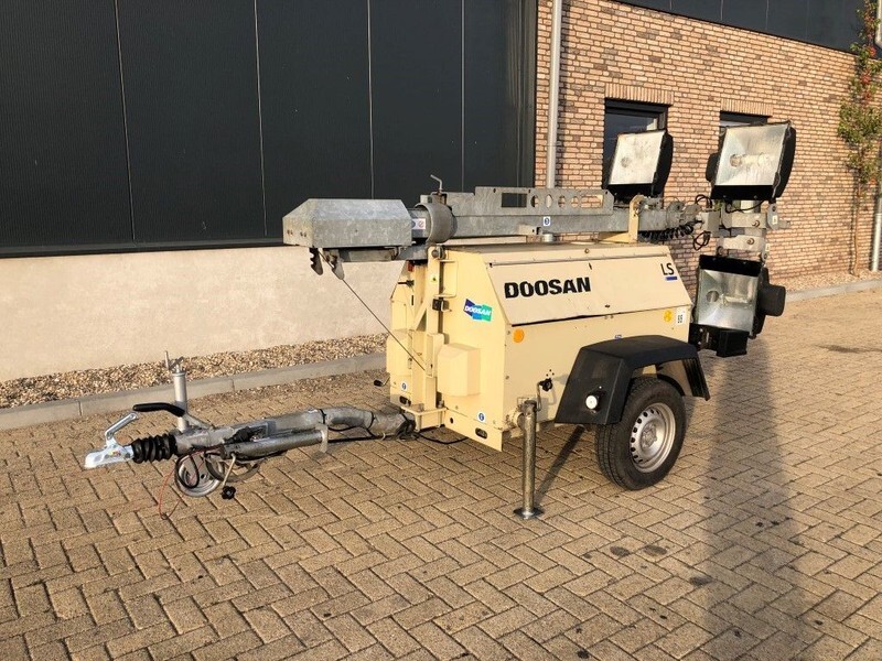 Ingersoll Rand Kubota LT6KA 9 meter light tower generator - Apšvietimo bokštas: foto 1 Ingersoll Rand Kubota LT6KA 9 meter light tower generator - Apšvietimo bokštas: foto 1