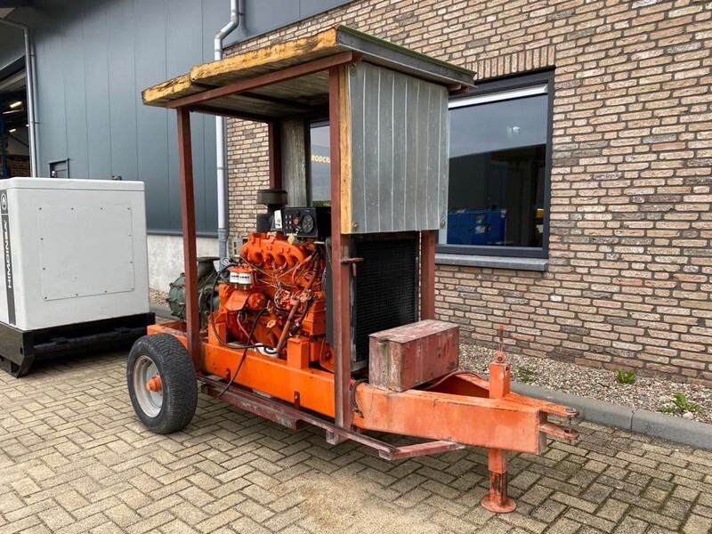 Iveco 8061 I 25.00 Waterpomp Caprari 144 m3 / h 12 Bar Mobiele Beregenings pompset - Vandens siurblys: foto 2 Iveco 8061 I 25.00 Waterpomp Caprari 144 m3 / h 12 Bar Mobiele Beregenings pompset - Vandens siurblys: foto 2