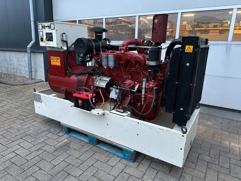 Iveco 8061 SI 07.05 A 550 Marelli 100 kVA noodstroom generatorset - Elektrinis generatorius: foto 2 Iveco 8061 SI 07.05 A 550 Marelli 100 kVA noodstroom generatorset - Elektrinis generatorius: foto 2