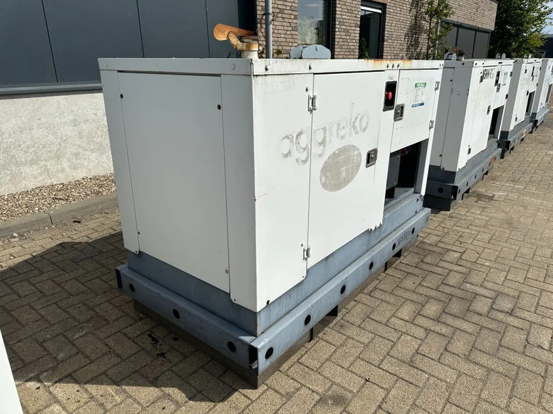 Iveco FPT F32 AM1A Leroy Somer 32 kVA Silent generatorset 216 hours ! - Elektrinis generatorius: foto 4 Iveco FPT F32 AM1A Leroy Somer 32 kVA Silent generatorset 216 hours ! - Elektrinis generatorius: foto 4