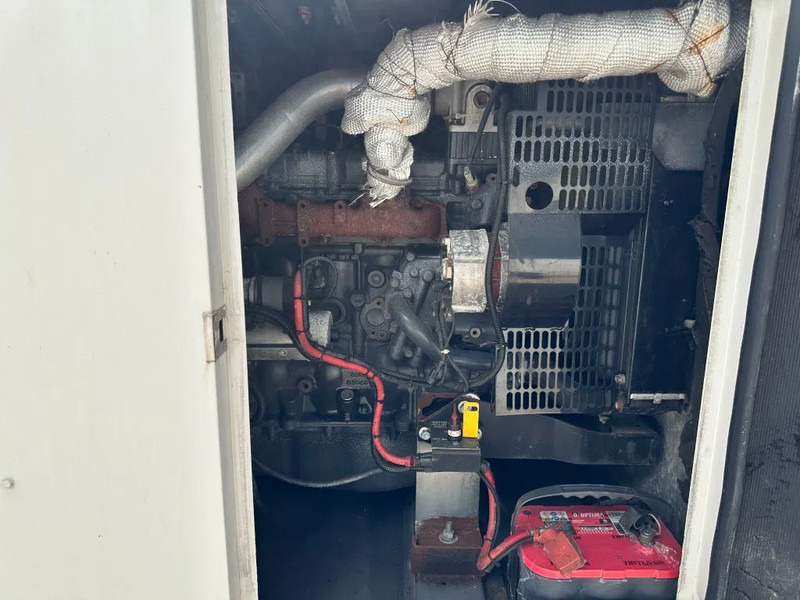 Iveco FPT F32 AM1A Leroy Somer 32 kVA Silent generatorset 216 hours ! - Elektrinis generatorius: foto 3 Iveco FPT F32 AM1A Leroy Somer 32 kVA Silent generatorset 216 hours ! - Elektrinis generatorius: foto 3