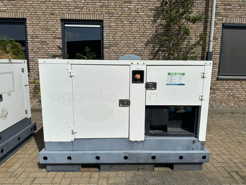 Iveco FPT F32 AM1A Leroy Somer 32 kVA Silent generatorset 239 hours ! - Elektrinis generatorius: foto 1 Iveco FPT F32 AM1A Leroy Somer 32 kVA Silent generatorset 239 hours ! - Elektrinis generatorius: foto 1