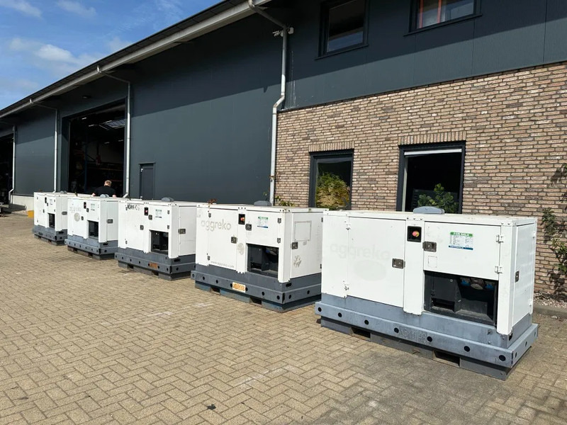 Iveco FPT F32 AM1A Leroy Somer 32 kVA Silent generatorset 39 hours ! - Elektrinis generatorius: foto 5 Iveco FPT F32 AM1A Leroy Somer 32 kVA Silent generatorset 39 hours ! - Elektrinis generatorius: foto 5
