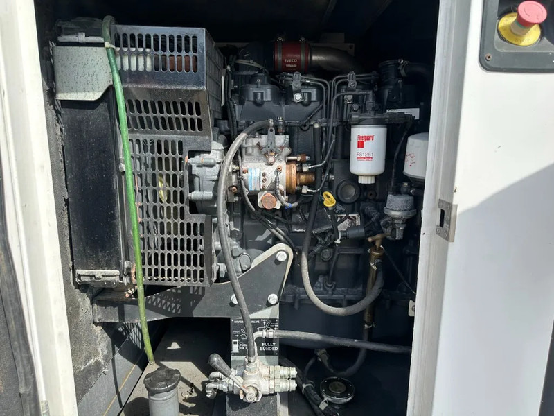 Iveco FPT F32 AM1A Leroy Somer 32 kVA Silent generatorset 408 hours ! - Elektrinis generatorius: foto 4 Iveco FPT F32 AM1A Leroy Somer 32 kVA Silent generatorset 408 hours ! - Elektrinis generatorius: foto 4