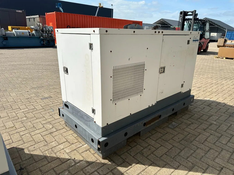 Iveco FPT F32 AM1A Leroy Somer 32 kVA Silent generatorset 408 hours ! - Elektrinis generatorius: foto 3 Iveco FPT F32 AM1A Leroy Somer 32 kVA Silent generatorset 408 hours ! - Elektrinis generatorius: foto 3