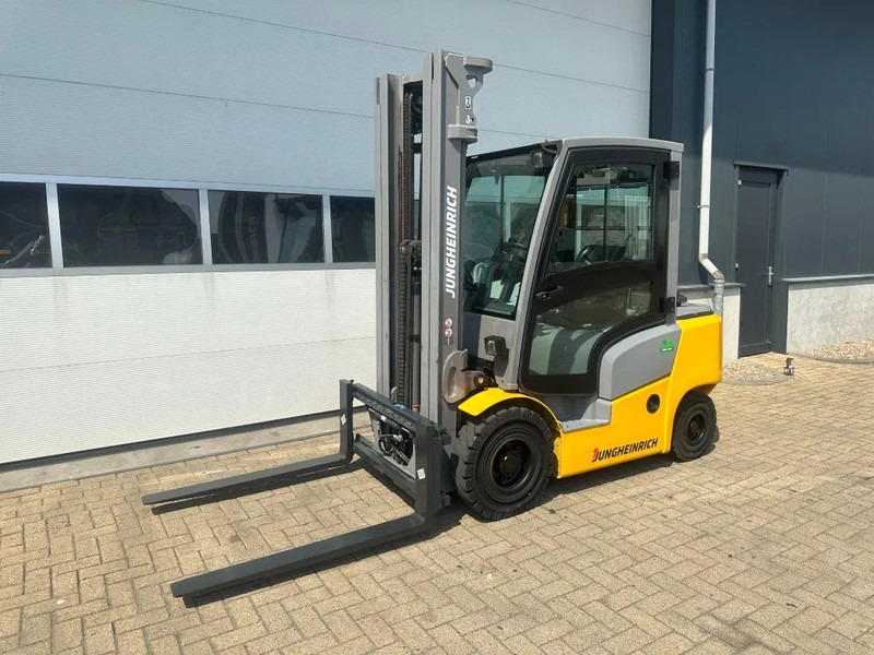 Jungheinrich DFG 425 Triplex Freelift Sideshift 2.5 ton Diesel Heftruck as New ! 675 hours ! - Dyzelinis krautuvas: foto 5 Jungheinrich DFG 425 Triplex Freelift Sideshift 2.5 ton Diesel Heftruck as New ! 675 hours ! - Dyzelinis krautuvas: foto 5