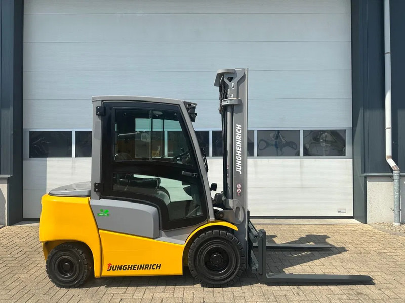 Jungheinrich DFG 425 Triplex Freelift Sideshift 2.5 ton Diesel Heftruck as New ! 675 hours ! - Dyzelinis krautuvas: foto 3 Jungheinrich DFG 425 Triplex Freelift Sideshift 2.5 ton Diesel Heftruck as New ! 675 hours ! - Dyzelinis krautuvas: foto 3