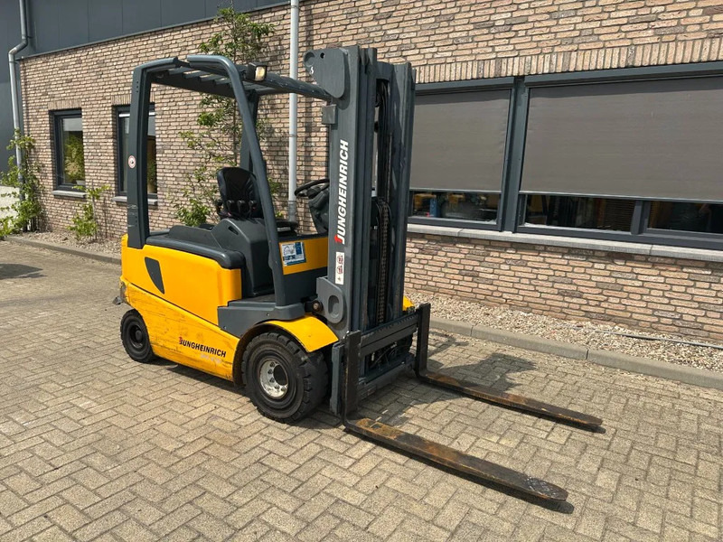Jungheinrich EFG 425 k-470DZ/SP 2.5 ton Triplex Freelift Sideshift Elektra Heftruck Accu 2016 - Elektrinis krautuvas: foto 3 Jungheinrich EFG 425 k-470DZ/SP 2.5 ton Triplex Freelift Sideshift Elektra Heftruck Accu 2016 - Elektrinis krautuvas: foto 3