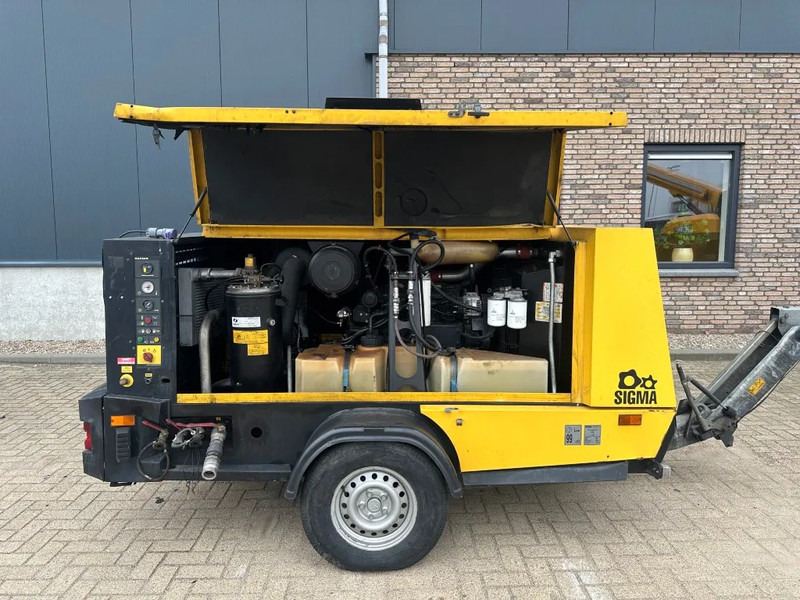 Kaeser M122 Deutz 11.1 m3 / min 10 Bar 83 kW Mobiele Diesel Compressor - Oro kompresorius: foto 2 Kaeser M122 Deutz 11.1 m3 / min 10 Bar 83 kW Mobiele Diesel Compressor - Oro kompresorius: foto 2