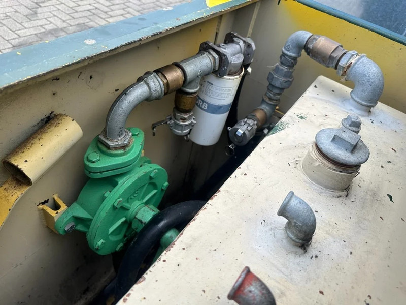 Kiwa IBC Steenbergen KIWA IBC 1500 liter dieseltank met handpomp - Sandėliavimo talpykla: foto 5 Kiwa IBC Steenbergen KIWA IBC 1500 liter dieseltank met handpomp - Sandėliavimo talpykla: foto 5