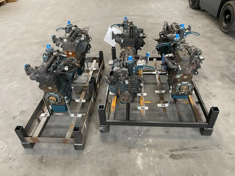 Kubota D722 dieselmotor 3 cilinder 18 PK (4stuks!) - Variklis - Krovimo technika: foto 3 Kubota D722 dieselmotor 3 cilinder 18 PK (4stuks!) - Variklis - Krovimo technika: foto 3