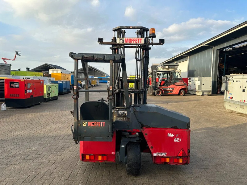 Moffett M4 20.1 Kubota Diesel Kooiaap 2 ton Sideshift Positioner Meeneemheftruck - Montuojamas prie sunkvežimio krautuvas: foto 3 Moffett M4 20.1 Kubota Diesel Kooiaap 2 ton Sideshift Positioner Meeneemheftruck - Montuojamas prie sunkvežimio krautuvas: foto 3