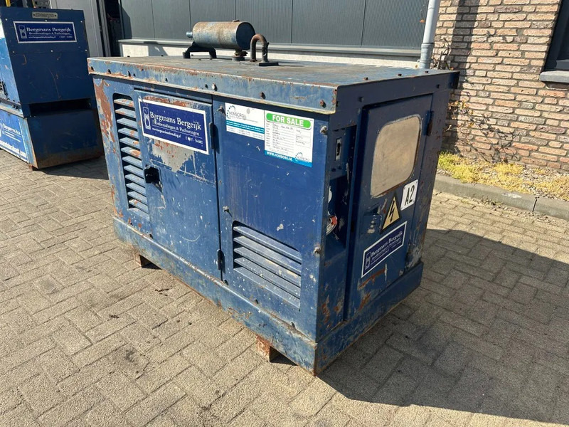 Perkins 130.13 Mecc Alte Spa 10 kVA Silent generatorset - Elektrinis generatorius: foto 2 Perkins 130.13 Mecc Alte Spa 10 kVA Silent generatorset - Elektrinis generatorius: foto 2