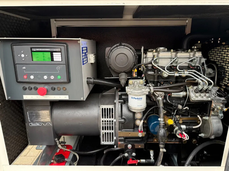 Perkins 403A-15 Mecc Alte Spa 17 kVA Silent generatorset as New ! 250 hours ! - Elektrinis generatorius: foto 2 Perkins 403A-15 Mecc Alte Spa 17 kVA Silent generatorset as New ! 250 hours ! - Elektrinis generatorius: foto 2