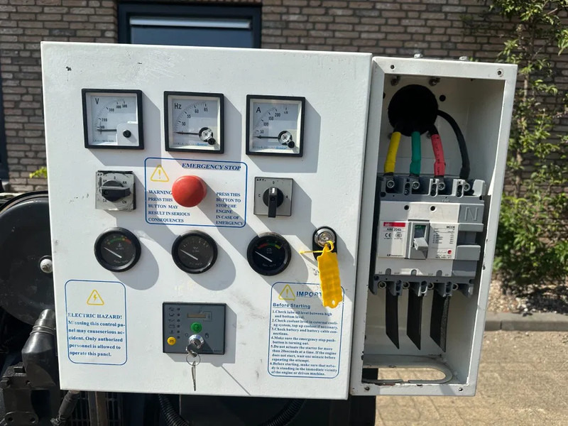 Perkins Stamford 100 kVA noodstroom generatorset - Elektrinis generatorius: foto 4 Perkins Stamford 100 kVA noodstroom generatorset - Elektrinis generatorius: foto 4