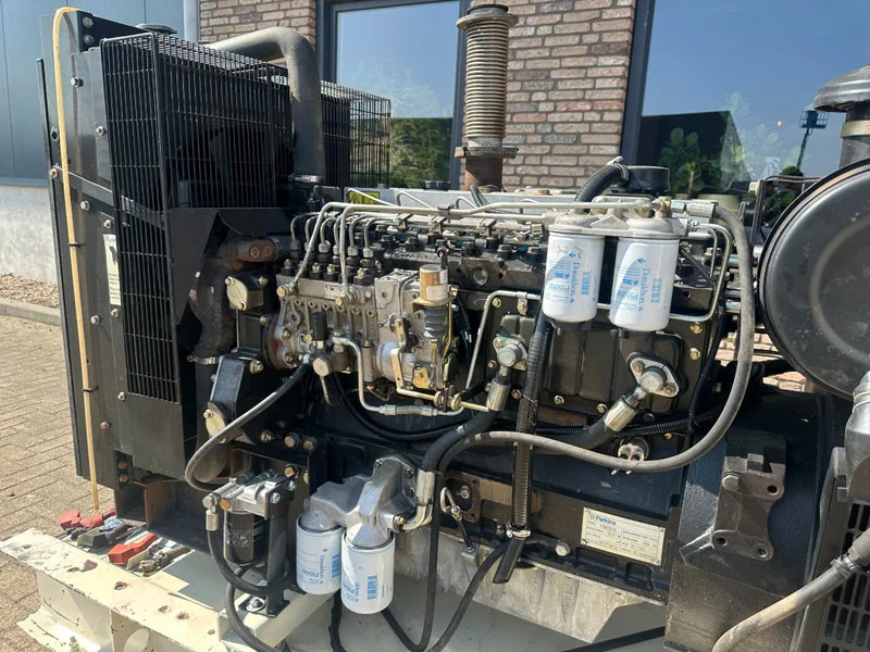Perkins Stamford 100 kVA noodstroom generatorset - Elektrinis generatorius: foto 3 Perkins Stamford 100 kVA noodstroom generatorset - Elektrinis generatorius: foto 3