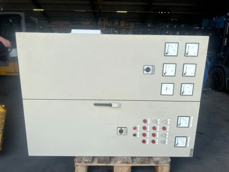 Perkins T4.236 60 kVA noodstroom generatorset as New ! 256 hours ! - Elektrinis generatorius: foto 3 Perkins T4.236 60 kVA noodstroom generatorset as New ! 256 hours ! - Elektrinis generatorius: foto 3