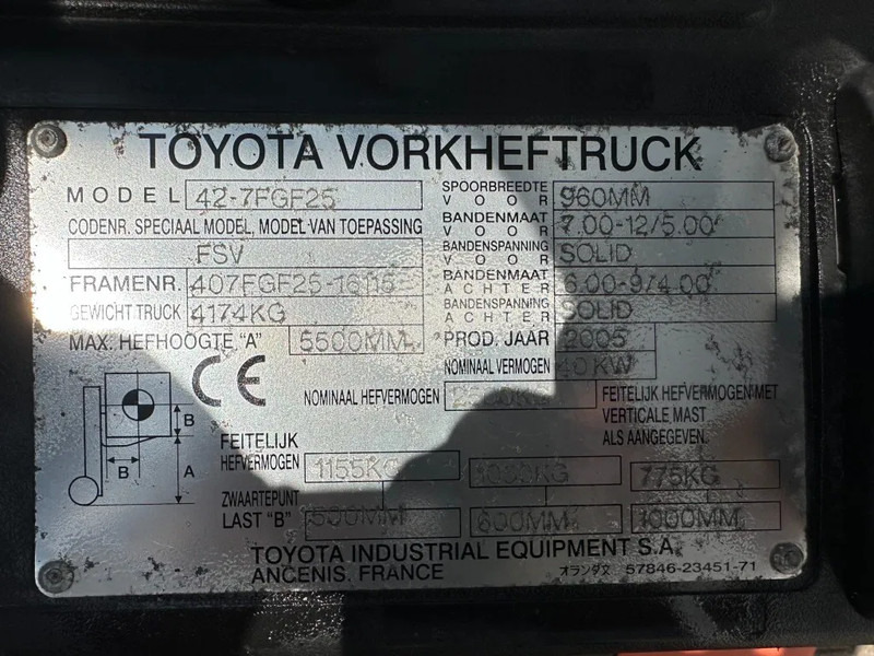 Toyota 2.5 ton Triplex Freelift Sideshift LPG Heftruck - Dujinis krautuvas: foto 4 Toyota 2.5 ton Triplex Freelift Sideshift LPG Heftruck - Dujinis krautuvas: foto 4