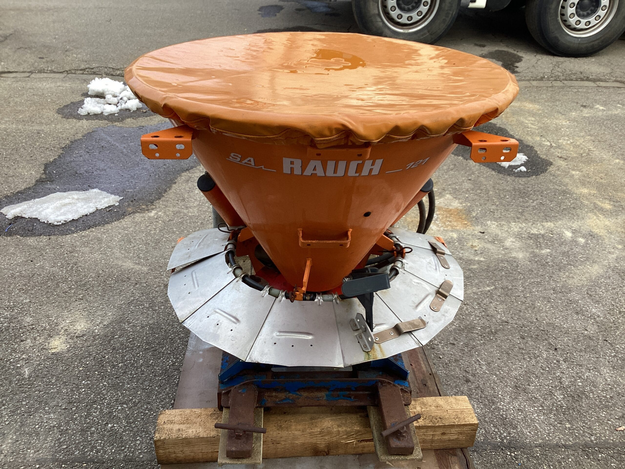 Rauch SA121R Typ4 - Smėlio/ Druskos barstytuvas: foto 1 Rauch SA121R Typ4 - Smėlio/ Druskos barstytuvas: foto 1