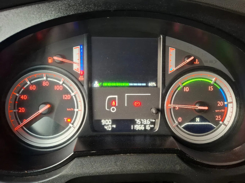 Interior photo 1: Vilkikas DAF XF 460 NL TREKKER