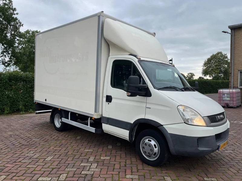 Iveco Daily 40 C14 - Furgonas su krovinių dėže: foto 5 Iveco Daily 40 C14 - Furgonas su krovinių dėže: foto 5