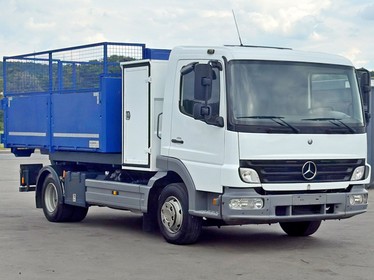 Mercedes-Benz 815 * Abrollkipper + CONTAINER 3,68 m * TOP - Hook-lift sunkvežimis: foto 4 Mercedes-Benz 815 * Abrollkipper + CONTAINER 3,68 m * TOP - Hook-lift sunkvežimis: foto 4