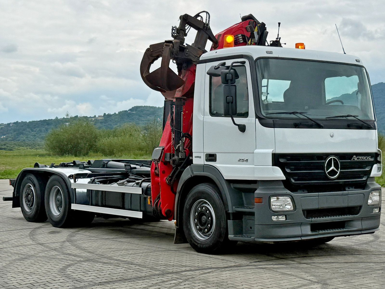Mercedes-Benz ACTROS 2541 * ABROLLKIPPER * EPSILON E140Z81*TOP - Hook-lift sunkvežimis, Sunkvežimis su kranu: foto 3 Mercedes-Benz ACTROS 2541 * ABROLLKIPPER * EPSILON E140Z81*TOP - Hook-lift sunkvežimis, Sunkvežimis su kranu: foto 3