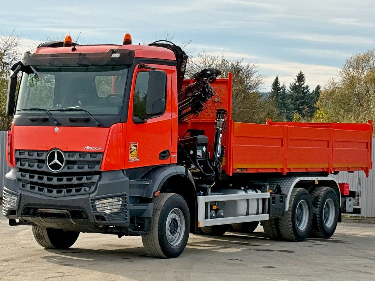 Mercedes-Benz AROCS 2640 *HIAB 144 BS - 3/FUNK  + * 6x4 - Savivartis sunkvežimis, Sunkvežimis su kranu: foto 4 Mercedes-Benz AROCS 2640 *HIAB 144 BS - 3/FUNK  + * 6x4 - Savivartis sunkvežimis, Sunkvežimis su kranu: foto 4