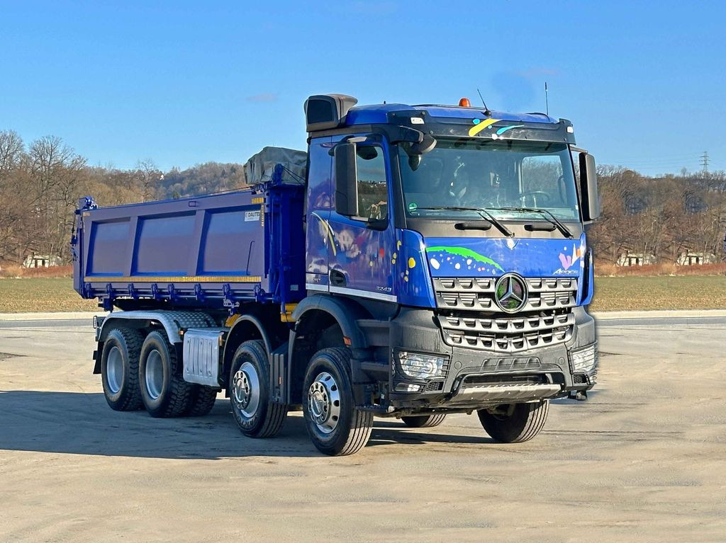 Mercedes-Benz AROCS 3243 * KIPPER 5,70 m * 8x4 * TOPZUSTAND - Savivartis sunkvežimis, Sunkvežimis su kranu: foto 1 Mercedes-Benz AROCS 3243 * KIPPER 5,70 m * 8x4 * TOPZUSTAND - Savivartis sunkvežimis, Sunkvežimis su kranu: foto 1