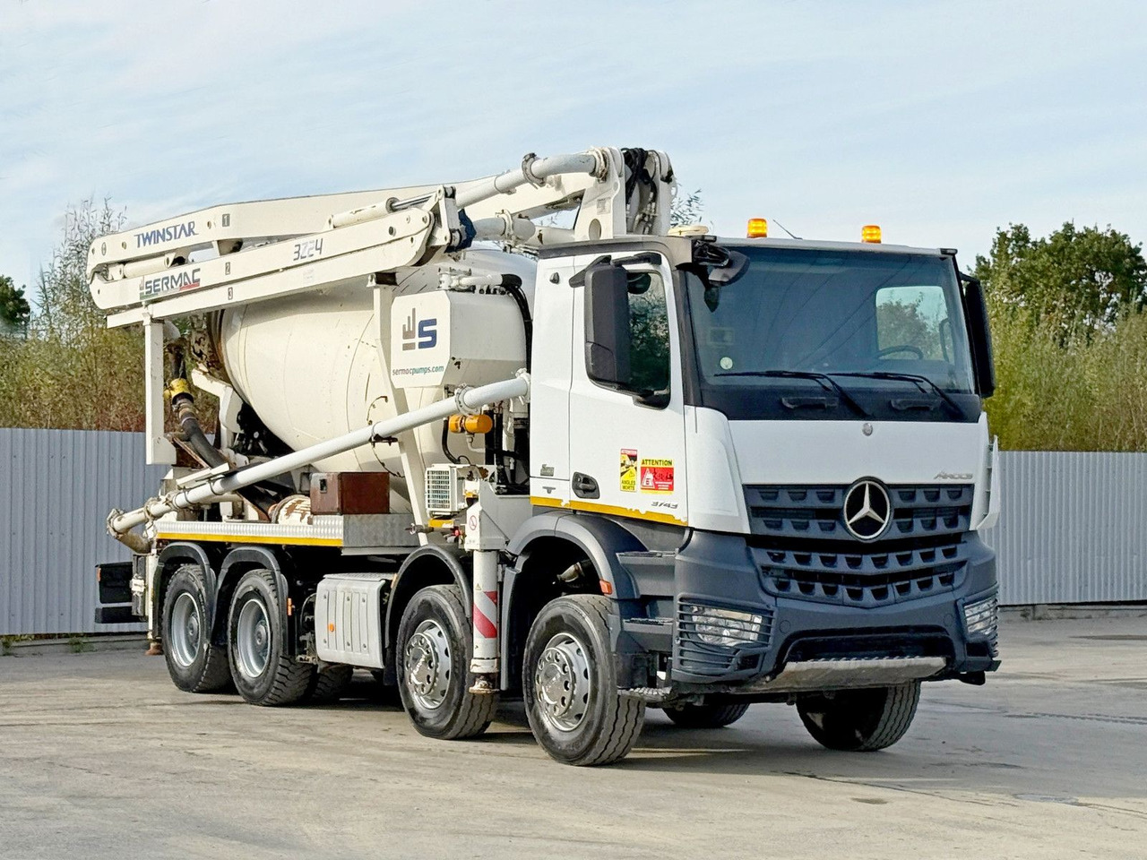 Mercedes-Benz AROCS 3743 * Betonpumpe + FUNK * 8x4 * TOP - Betono siurblys: foto 1 Mercedes-Benz AROCS 3743 * Betonpumpe + FUNK * 8x4 * TOP - Betono siurblys: foto 1