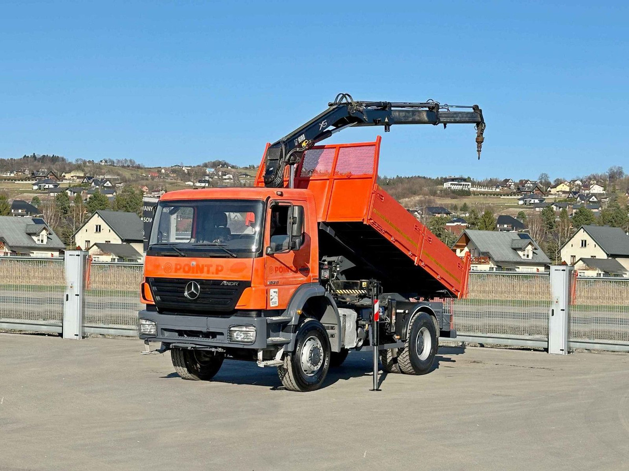 Mercedes-Benz AXOR 1829 * HIAB 1111 HIDUO + FUNK * TOP * 4x4 - Savivartis sunkvežimis, Sunkvežimis su kranu: foto 2 Mercedes-Benz AXOR 1829 * HIAB 1111 HIDUO + FUNK * TOP * 4x4 - Savivartis sunkvežimis, Sunkvežimis su kranu: foto 2