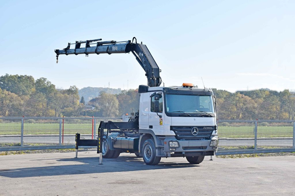 Mercedes-Benz ACTROS 1844 * Sattelzugmaschine *HIAB 330-5/FUNK - Vilkikas: foto 2 Mercedes-Benz ACTROS 1844 * Sattelzugmaschine *HIAB 330-5/FUNK - Vilkikas: foto 2