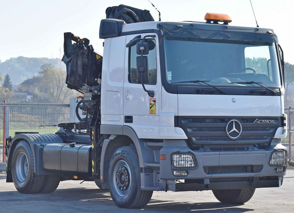 Mercedes-Benz ACTROS 1844 * Sattelzugmaschine *HIAB 330-5/FUNK - Vilkikas: foto 4 Mercedes-Benz ACTROS 1844 * Sattelzugmaschine *HIAB 330-5/FUNK - Vilkikas: foto 4