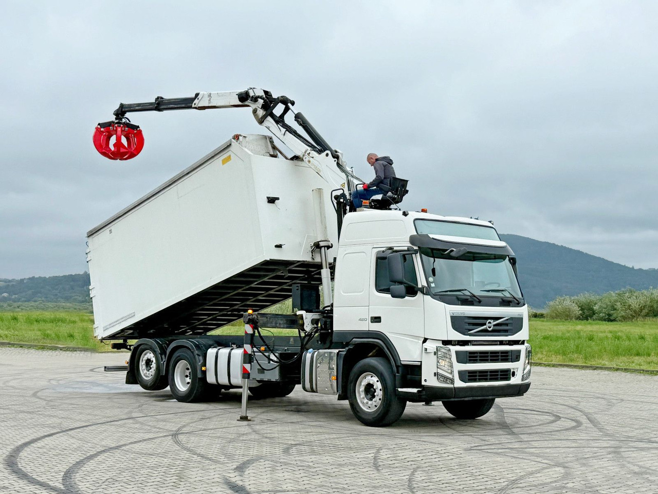 Volvo FM 420 Kipper 6,20 m * EPSILON Q150L75 *TOP - Sunkvežimis su kranu: foto 2 Volvo FM 420 Kipper 6,20 m * EPSILON Q150L75 *TOP - Sunkvežimis su kranu: foto 2