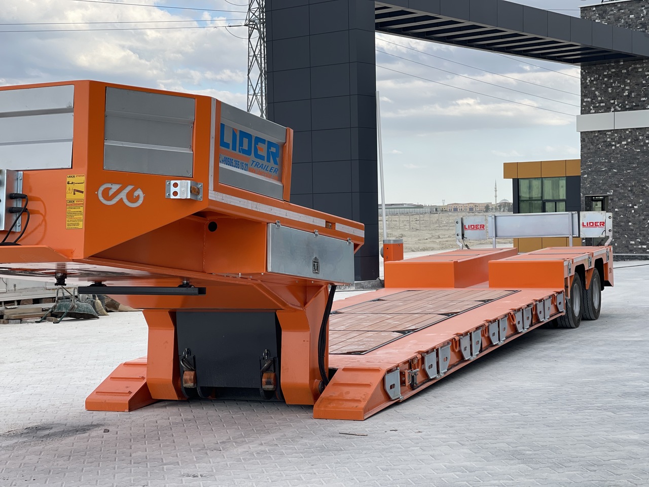 LIDER 2025 MODEL NEW LOWBOY TRAILER FROM MANUFACTURER - Žemo profilio platforma puspriekabė: foto 1 LIDER 2025 MODEL NEW LOWBOY TRAILER FROM MANUFACTURER - Žemo profilio platforma puspriekabė: foto 1
