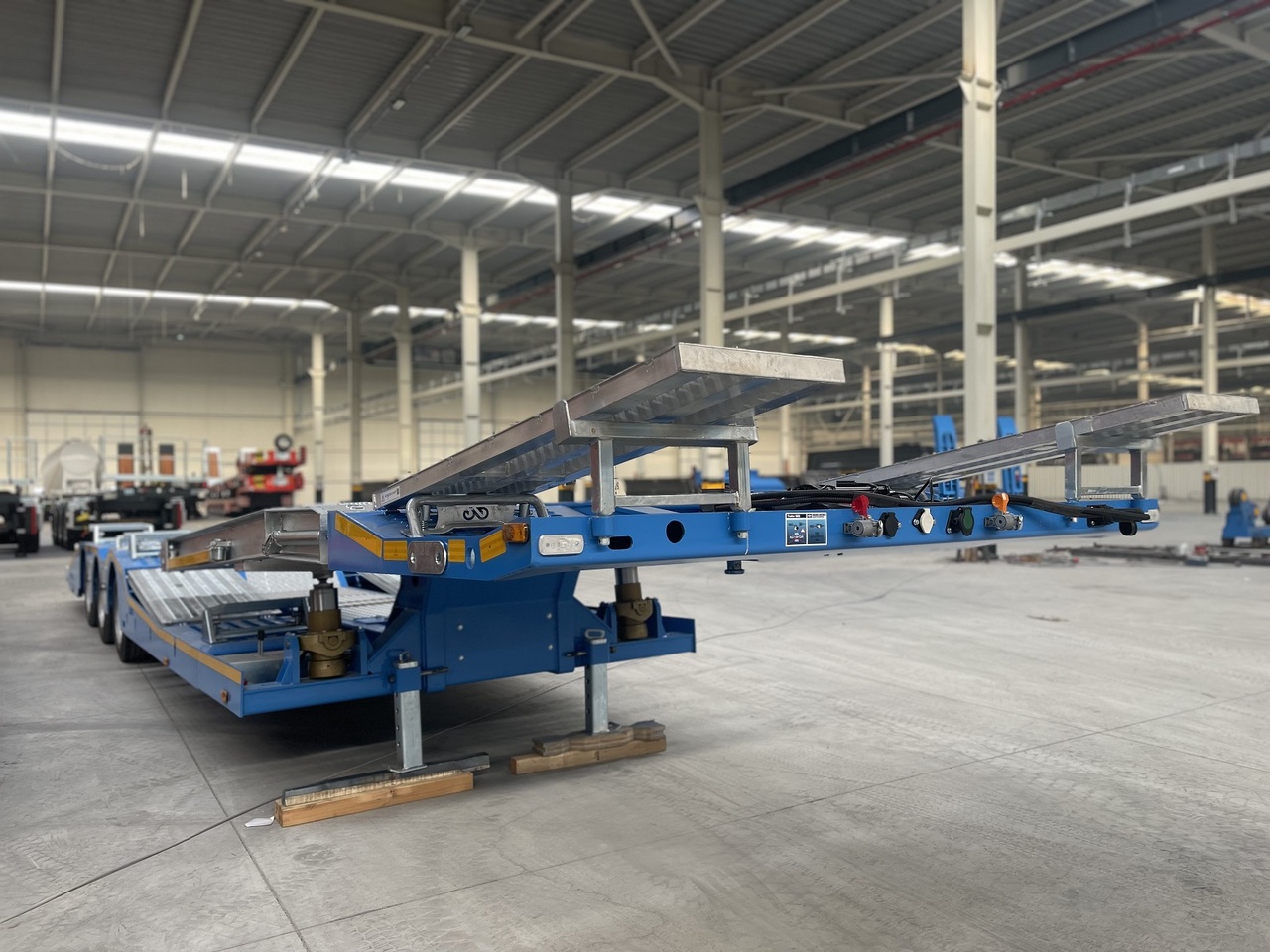 Nauja Autovežis puspriekabė pervežimui sunkiosios technikos LIDER 2025 NEW UNUSED READY IN FACTORY STOCK: foto 8